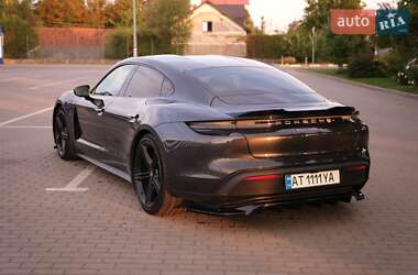 Седан Porsche Taycan 2020 в 