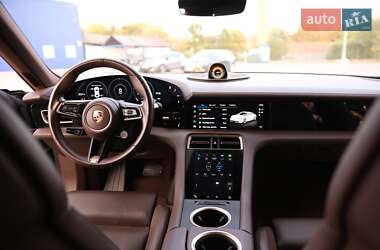 Седан Porsche Taycan 2020 в 