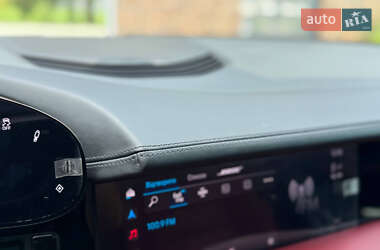 Седан Porsche Taycan 2021 в 
