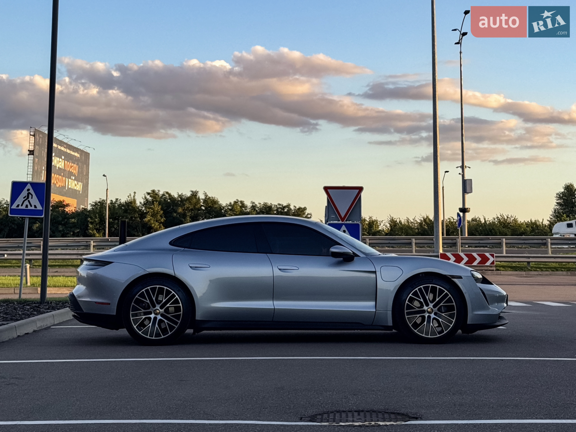 2021 Porsche Taycan - мініатюра 10