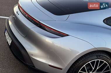 Седан Porsche Taycan 2021 в Киеве