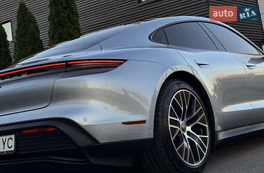 Седан Porsche Taycan 2021 в Киеве