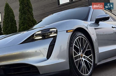 Седан Porsche Taycan 2021 в Киеве
