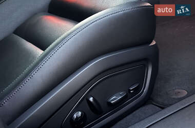 Седан Porsche Taycan 2021 в Киеве