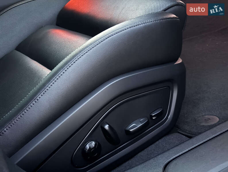 Седан Porsche Taycan 2021 в Киеве фото 45 Седан Porsche Taycan 2021 в Киеве
