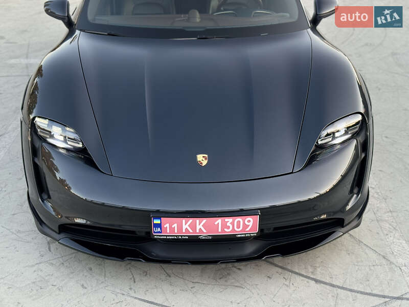 Седан Porsche Taycan 2022 в Киеве