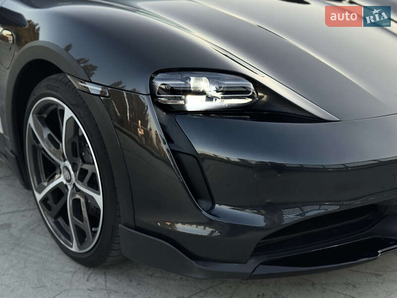 Седан Porsche Taycan 2022 в Киеве