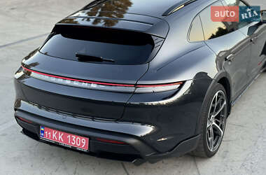 Седан Porsche Taycan 2022 в 
