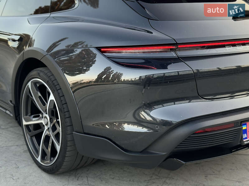 Седан Porsche Taycan 2022 в Киеве
