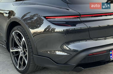 Седан Porsche Taycan 2022 в 