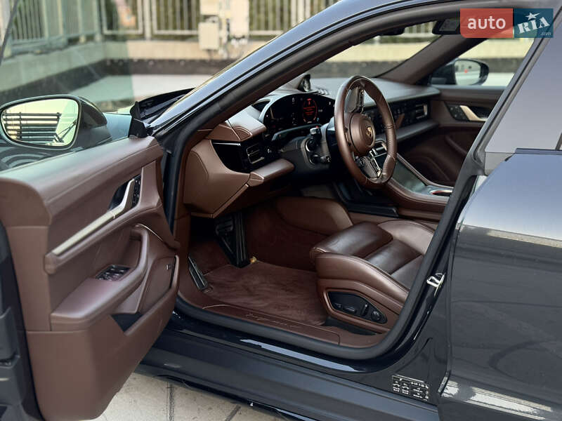 Седан Porsche Taycan 2022 в Киеве