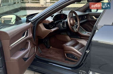 Седан Porsche Taycan 2022 в 