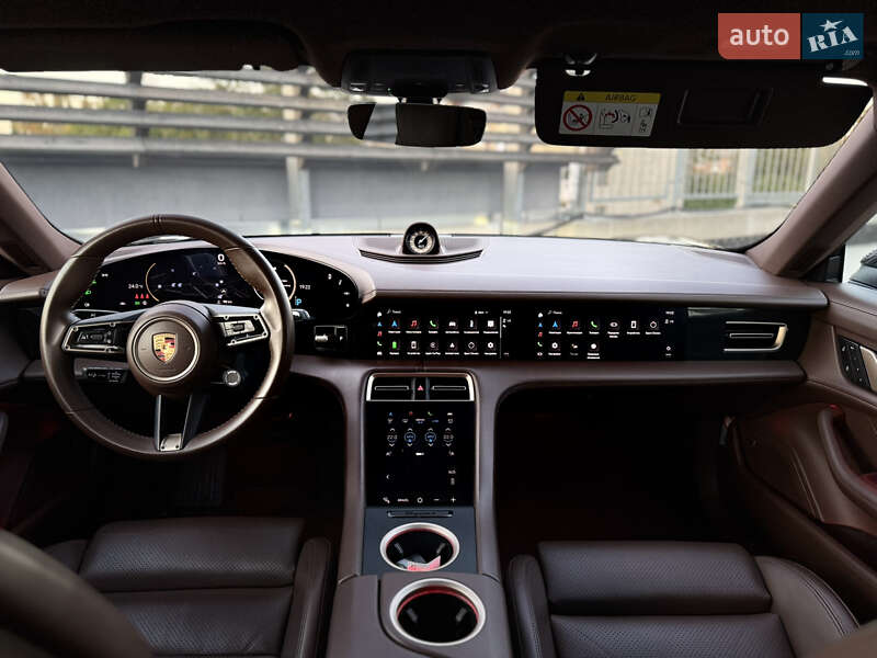 Седан Porsche Taycan 2022 в Киеве
