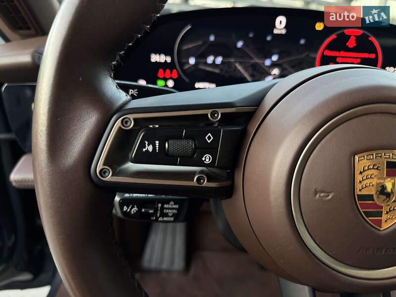 Седан Porsche Taycan 2022 в Киеве