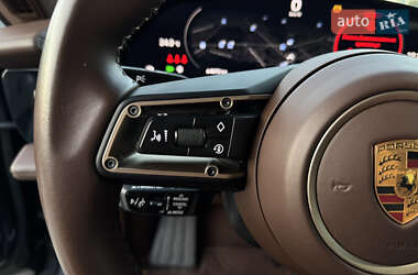 Седан Porsche Taycan 2022 в 
