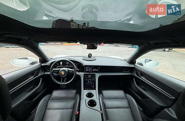 Седан Porsche Taycan 2020 в 