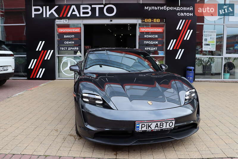 Седан Porsche Taycan 2020 в 