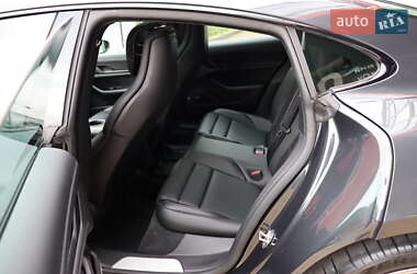 Седан Porsche Taycan 2020 в 