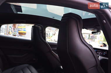 Седан Porsche Taycan 2020 в 