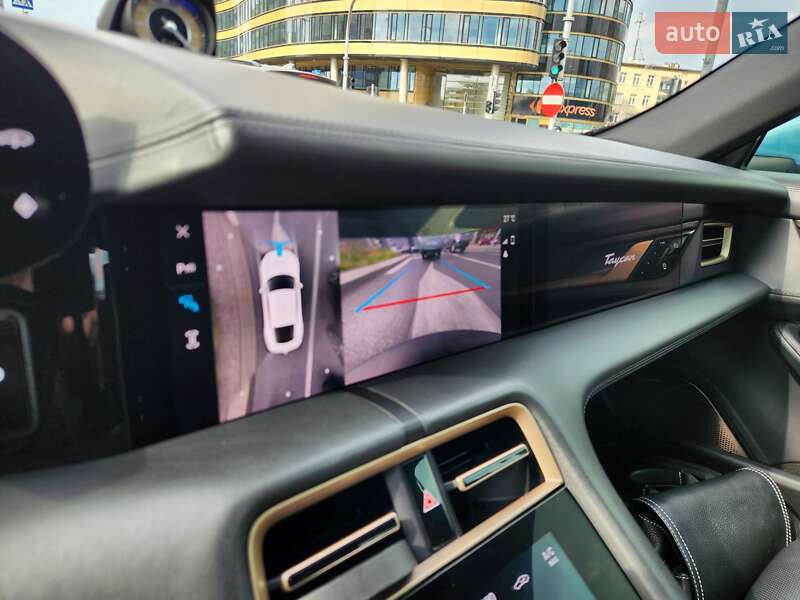 Седан Porsche Taycan 2020 в Киеве