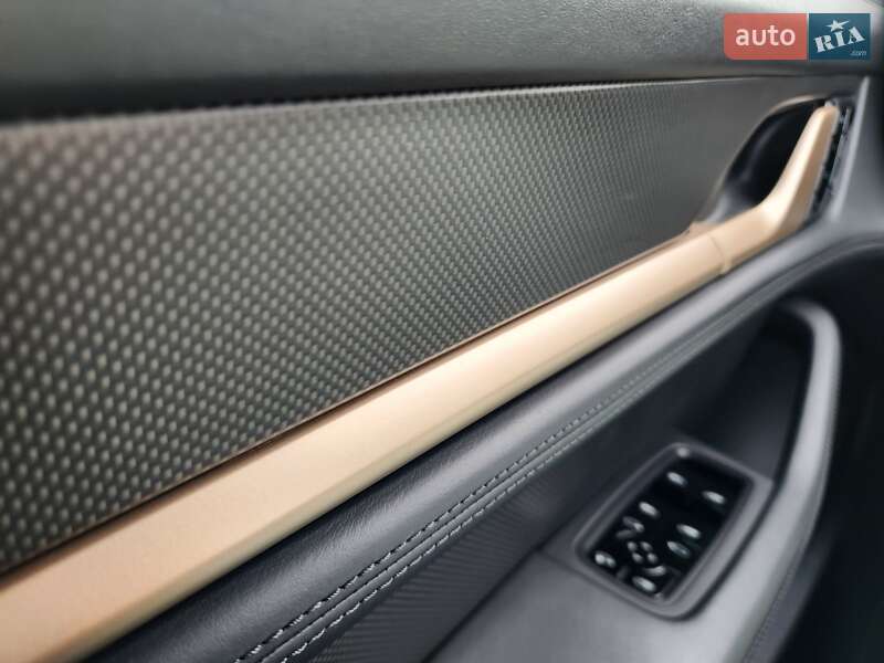 Седан Porsche Taycan 2020 в Киеве