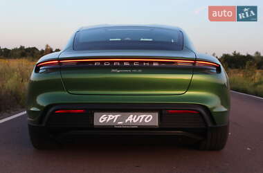 Седан Porsche Taycan 2020 в 