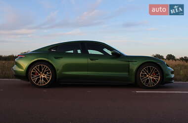 Седан Porsche Taycan 2020 в 