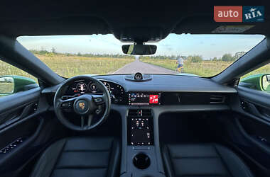 Седан Porsche Taycan 2020 в 