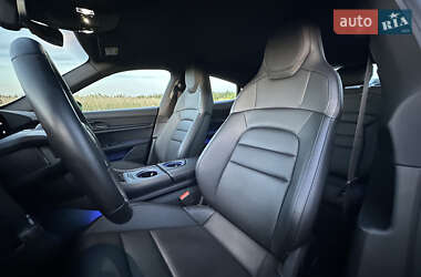 Седан Porsche Taycan 2020 в 