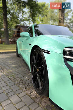 Седан Porsche Taycan 2023 в 
