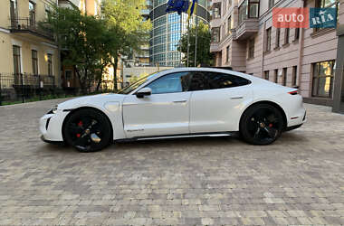 Седан Porsche Taycan 2021 в 