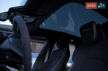 Седан Porsche Taycan 2022 в 