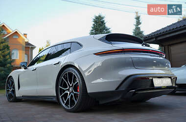Седан Porsche Taycan 2022 в 