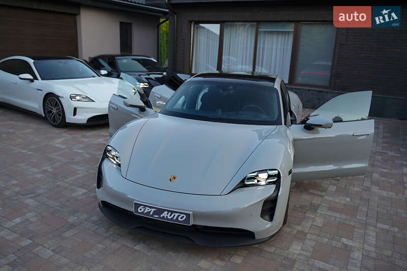 Porsche Taycan 2022