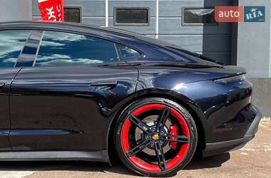Седан Porsche Taycan 2020 в 