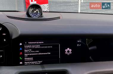 Седан Porsche Taycan 2020 в 