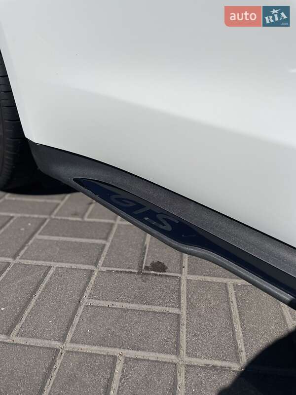 Седан Porsche Taycan 2023 в Киеве фото 16 Седан Porsche Taycan 2023 в Киеве