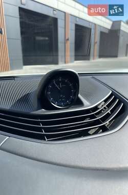 Седан Porsche Taycan 2023 в 