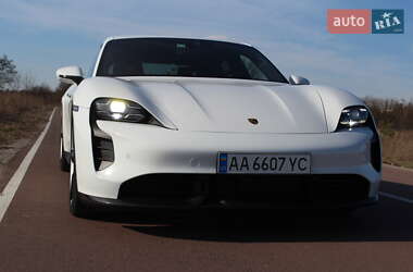 Седан Porsche Taycan 2020 в 