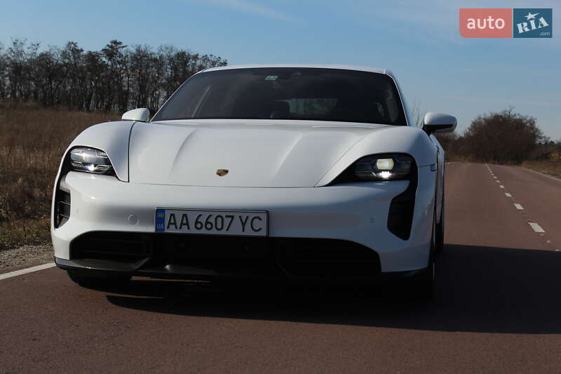 Седан Porsche Taycan 2020 в Києві