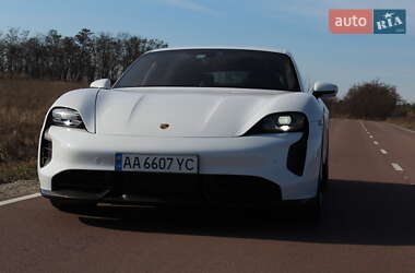 Седан Porsche Taycan 2020 в 