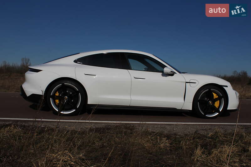 Седан Porsche Taycan 2020 в Києві