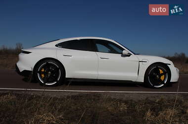 Седан Porsche Taycan 2020 в 