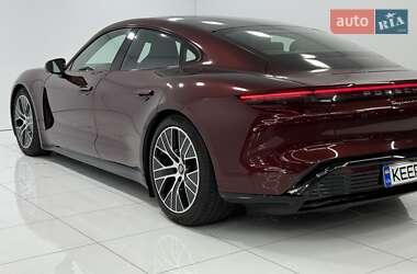 Седан Porsche Taycan 2021 в 