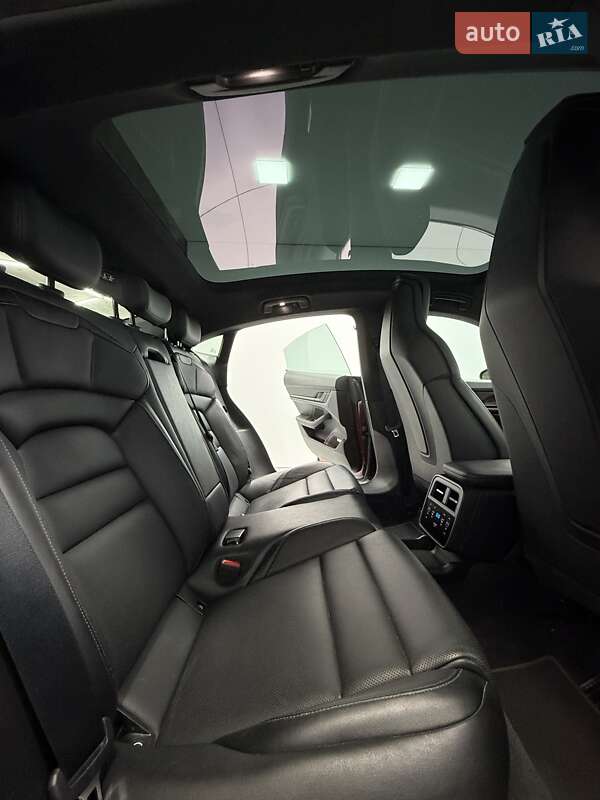 Седан Porsche Taycan 2021 в Одессе