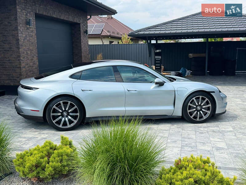 Седан Porsche Taycan 2021 в Луцьку