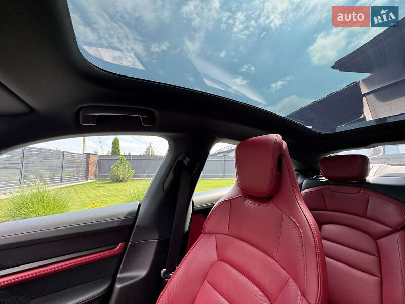 Седан Porsche Taycan 2021 в Луцьку