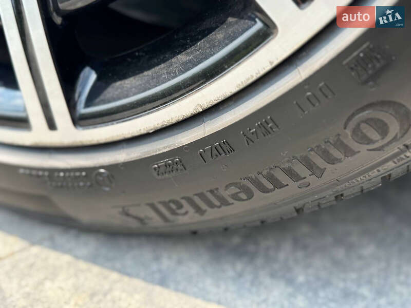 Седан Porsche Taycan 2021 в Луцьку
