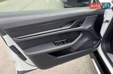Седан Porsche Taycan 2020 в 
