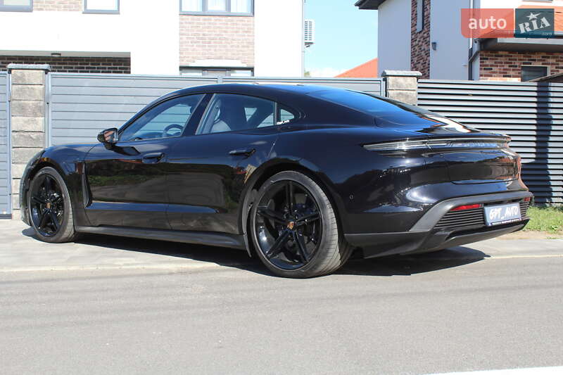 Седан Porsche Taycan 2022 в Киеве